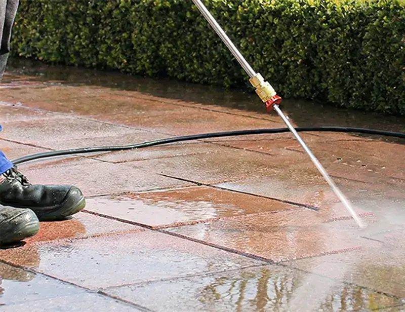 High-pressure washer for garden cleaning