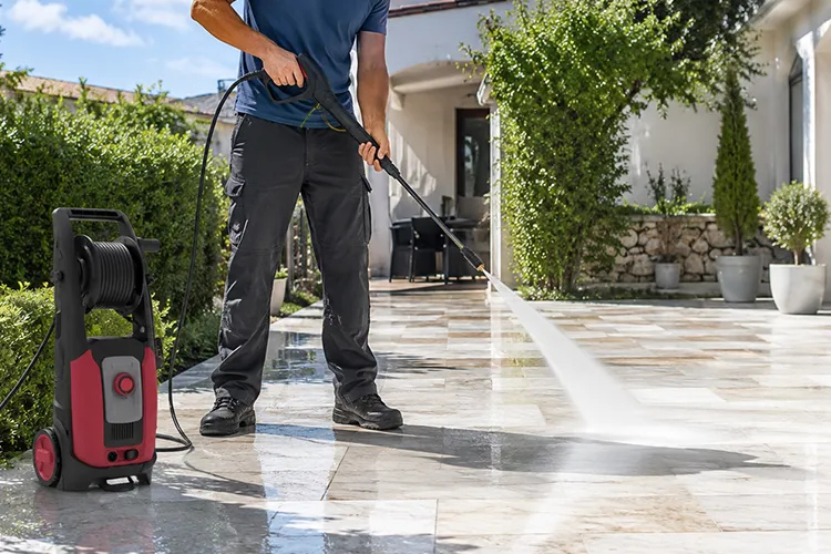 High-pressure cleaner for cleaning marble floors